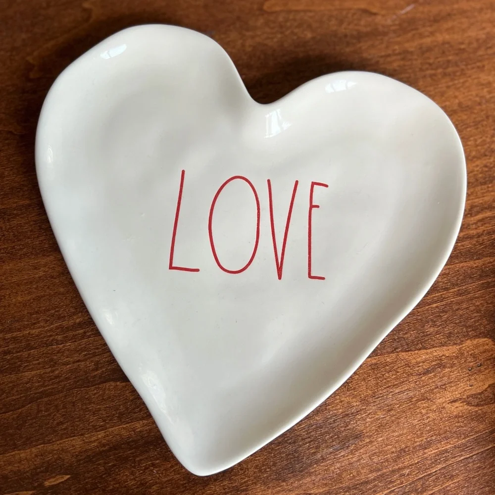 2 Rae Dunn Heart Plates - Picture 2 of 4